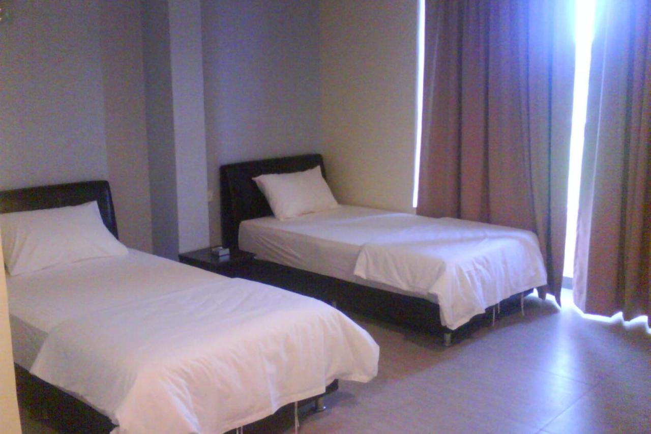 Oyo 90021 Star View Hotel Kampong Batu Tiga Oda fotoğraf