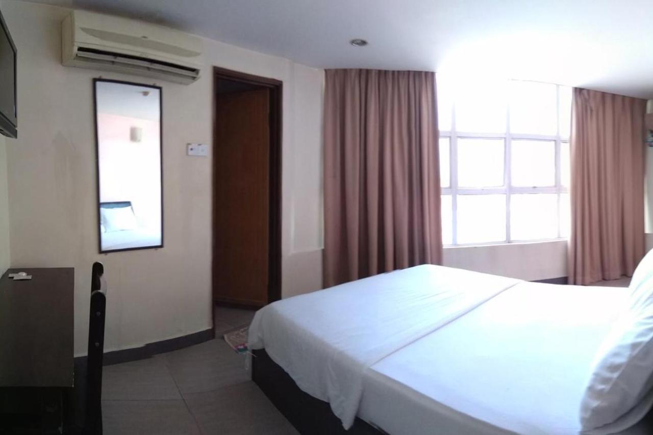Oyo 90021 Star View Hotel Kampong Batu Tiga Oda fotoğraf