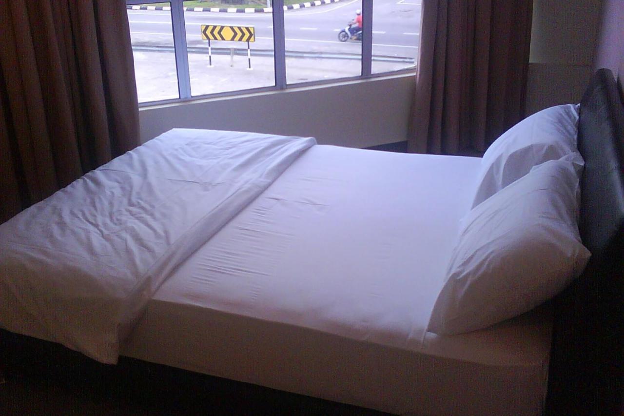 Oyo 90021 Star View Hotel Kampong Batu Tiga Dış mekan fotoğraf
