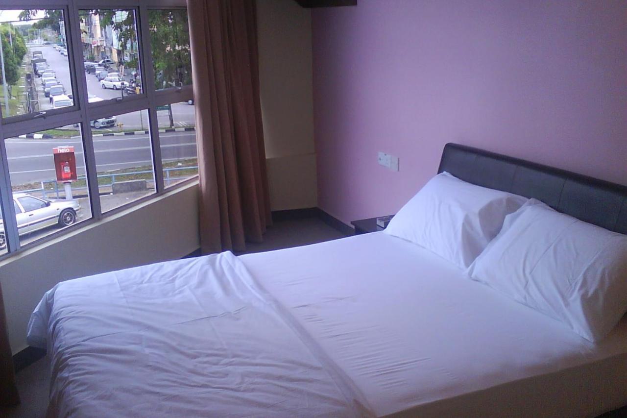 Oyo 90021 Star View Hotel Kampong Batu Tiga Oda fotoğraf