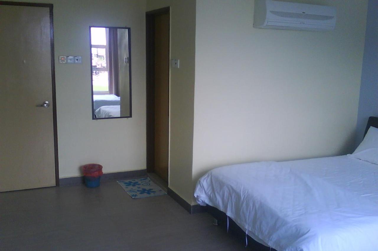Oyo 90021 Star View Hotel Kampong Batu Tiga Dış mekan fotoğraf