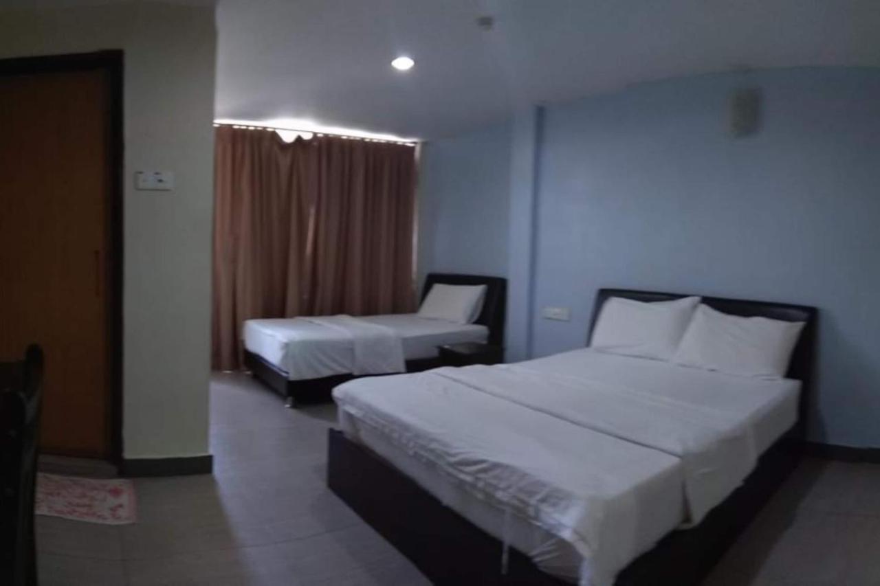 Oyo 90021 Star View Hotel Kampong Batu Tiga Dış mekan fotoğraf