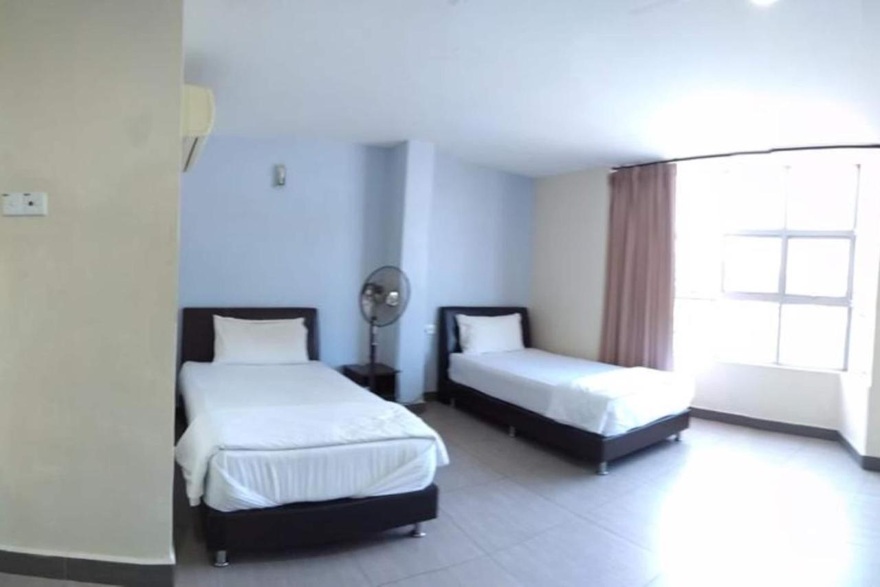 Oyo 90021 Star View Hotel Kampong Batu Tiga Dış mekan fotoğraf