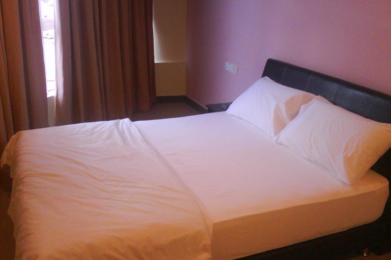Oyo 90021 Star View Hotel Kampong Batu Tiga Dış mekan fotoğraf